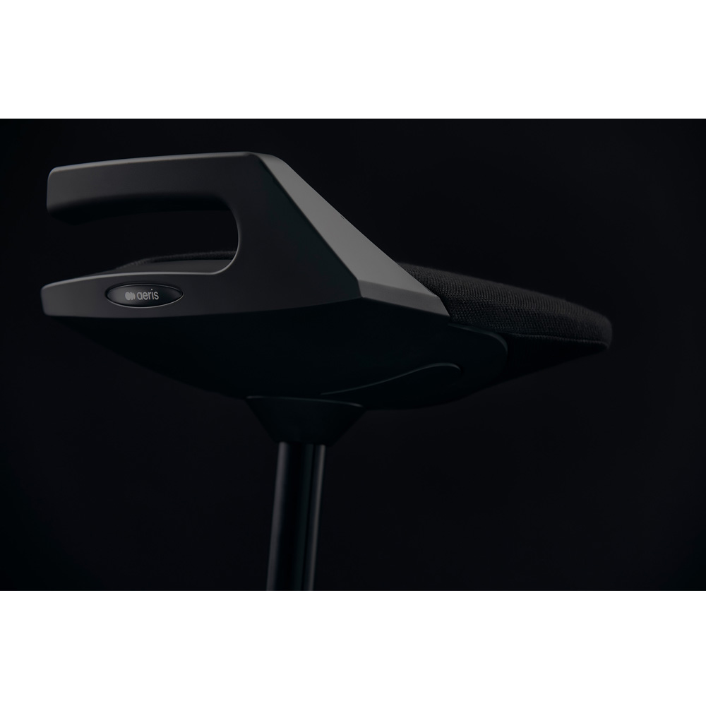 Aeris_Muvman_high_black_aktiivituoli_tasapainotuoli_nojailutuki_seisomatuki_kassatuoli_vastaanottotuoli_07 - Edella