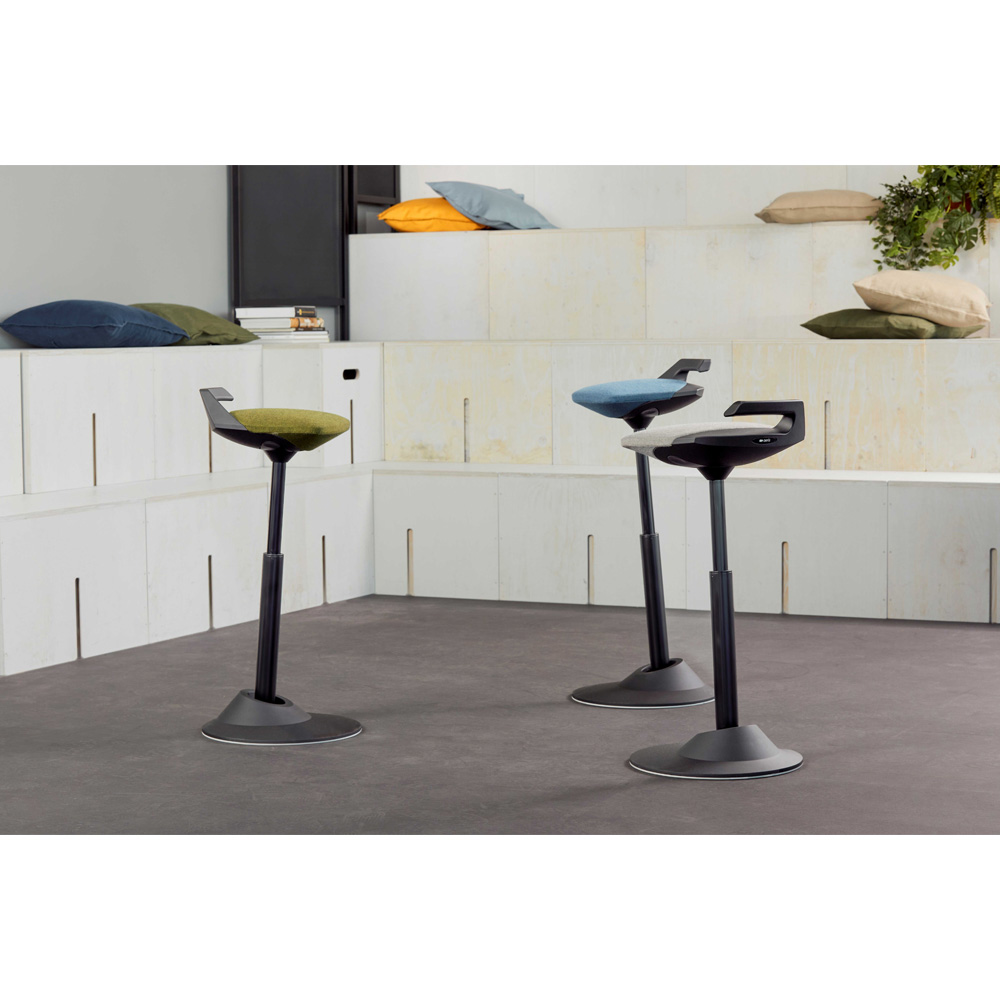 Aeris_Muvman_high_black_aktiivituoli_tasapainotuoli_nojailutuki_seisomatuki_kassatuoli_vastaanottotuoli_08 - Edella