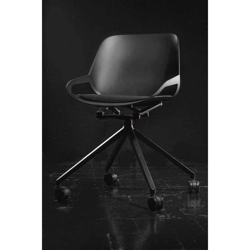 Aeris_Numo_ristikko_pyörät_istuinpehmuste_työtuoli_neuvottelutuoli_kokoustuoli_asiakastuoli_etätyötuoli_04 - Edella