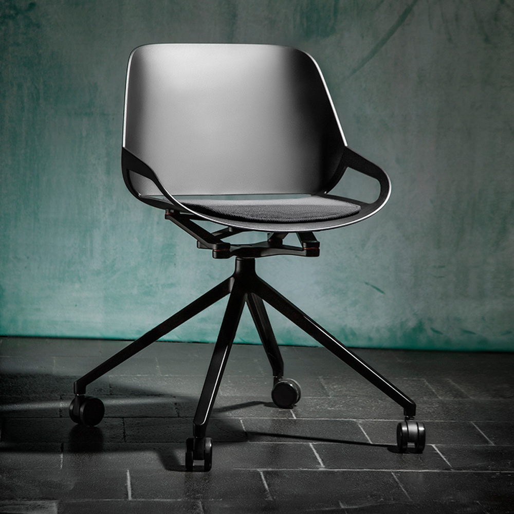 Aeris_Numo_ristikko_pyörät_istuinpehmuste_työtuoli_neuvottelutuoli_kokoustuoli_asiakastuoli_etätyötuoli_06 - Edella