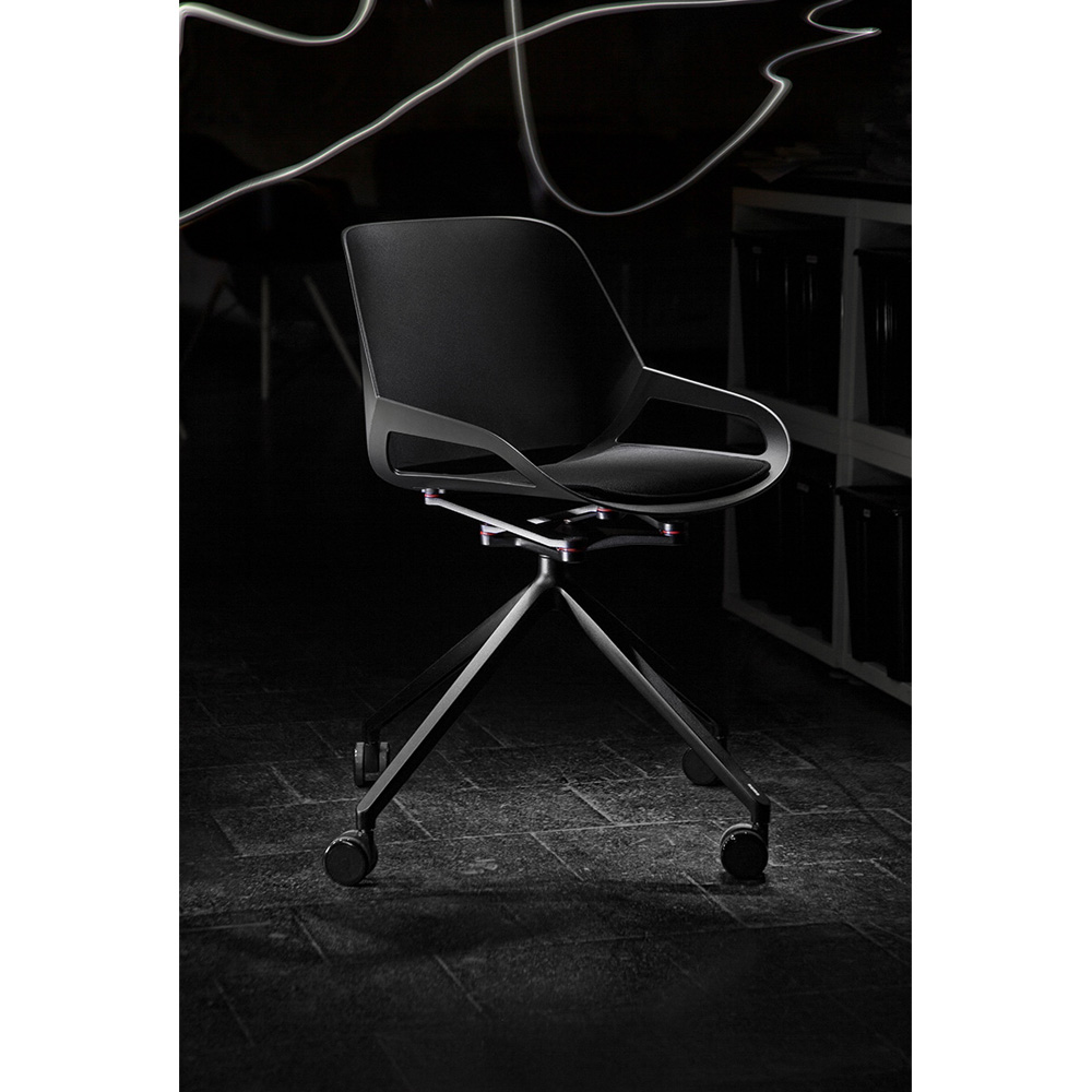 Aeris_Numo_ristikko_pyörät_istuinpehmuste_työtuoli_neuvottelutuoli_kokoustuoli_asiakastuoli_etätyötuoli_07 - Edella