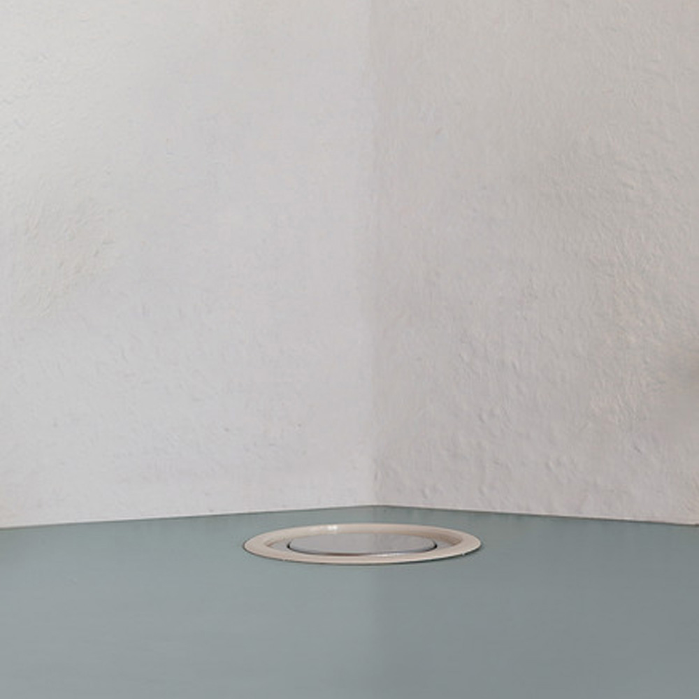 Brennenstuhl_Tower_Power_Table_Extension_Socket_3-way_Tornipistorasia_ylös_ponnahtava_pöydän_kanteen _upotettava_06 - Edella