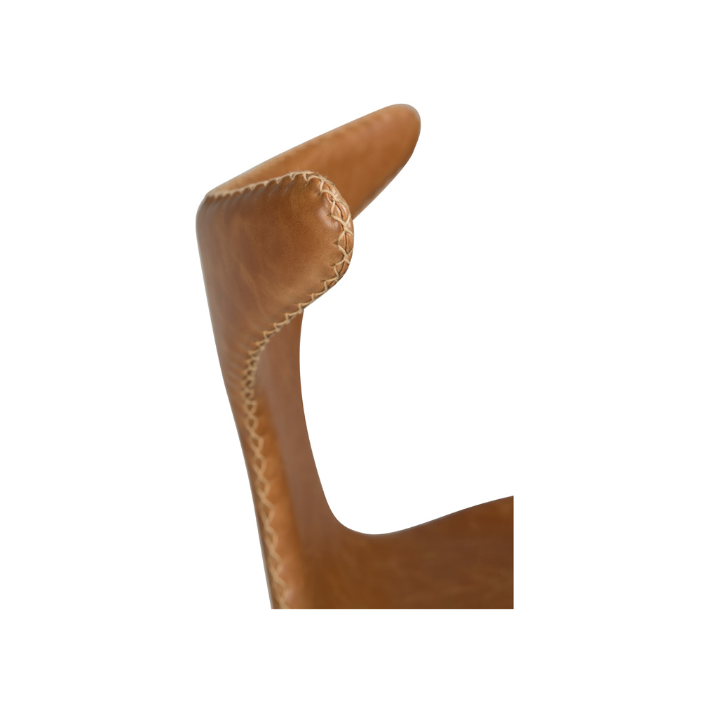 Danform_DOLPHIN_CHAIR_RAVINTOLATUOLI_light_brown_leather_w_oak_veneer_legs_09 - Edella