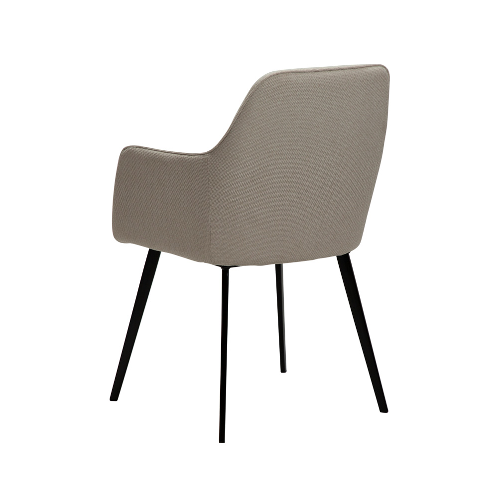 Danform_EMBRACE_ARMCHAIR_ravintolatuoli_kahvilatuoli_käsinojallinen_desert_sand_fabric_kangas_mustilla_metallijaloilla_05 - Edella