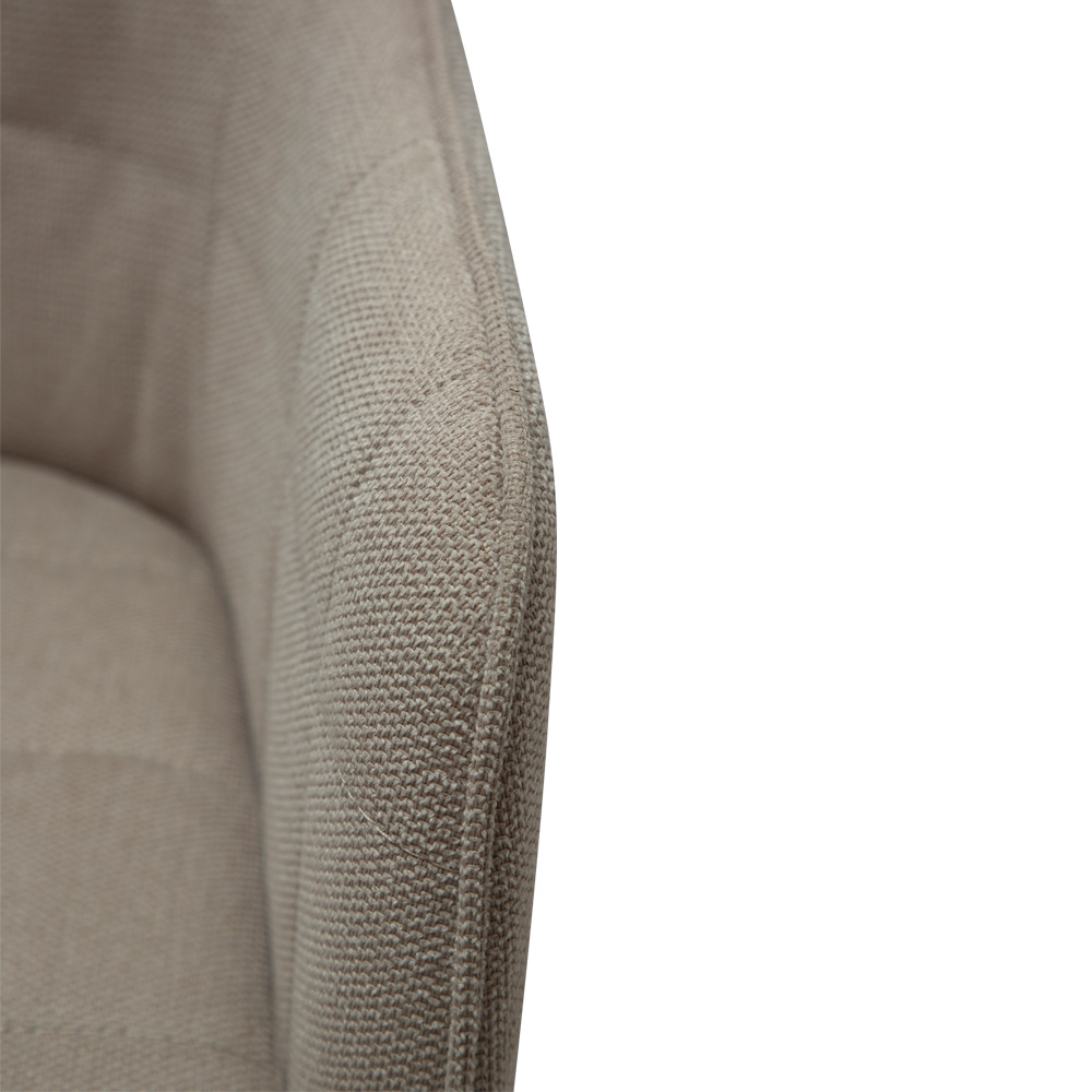 Danform_EMBRACE_ARMCHAIR_ravintolatuoli_kahvilatuoli_käsinojallinen_desert_sand_fabric_kangas_mustilla_metallijaloilla_07 - Edella