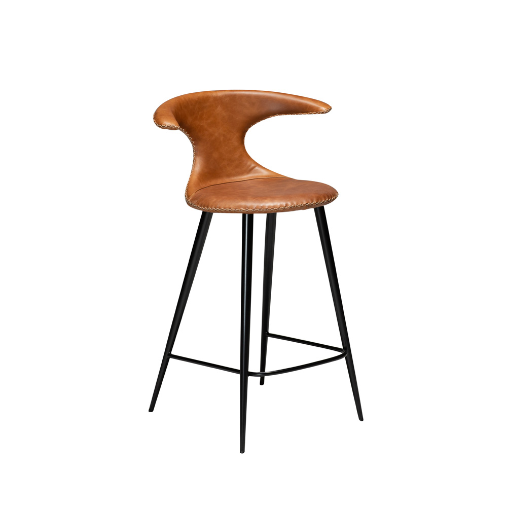Danform_FLAIR_BAR_STOOL_baarituoli_matala_light_brown_leather_w_round_black_legs_01 - Edella