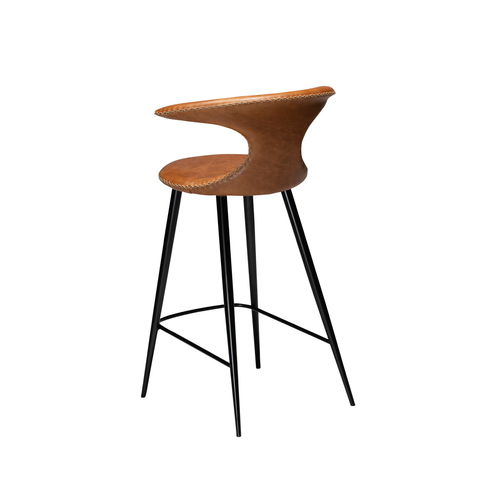 Danform_FLAIR_BAR_STOOL_baarituoli_matala_light_brown_leather_w_round_black_legs_03 - Edella