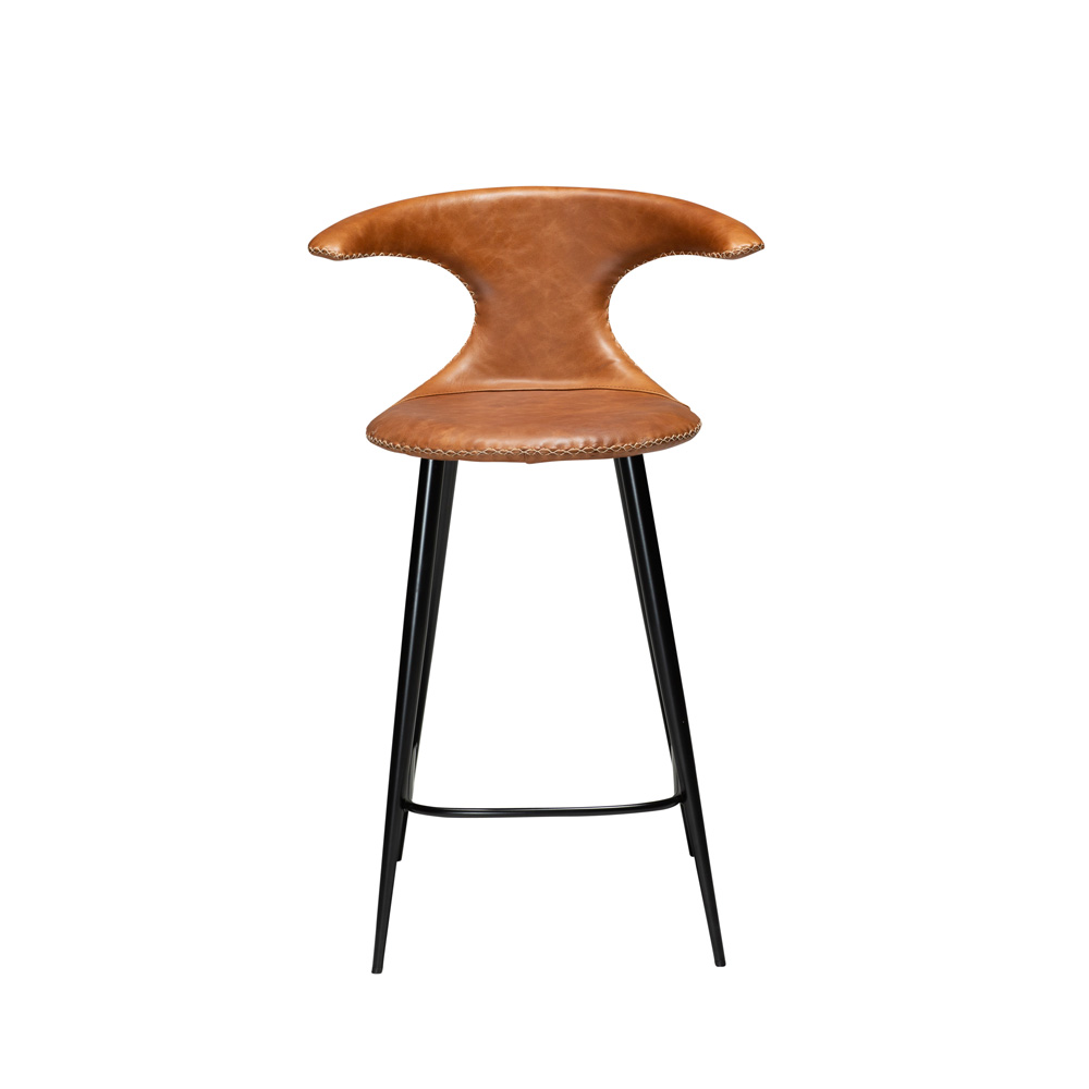Danform_FLAIR_BAR_STOOL_baarituoli_matala_light_brown_leather_w_round_black_legs_04 - Edella