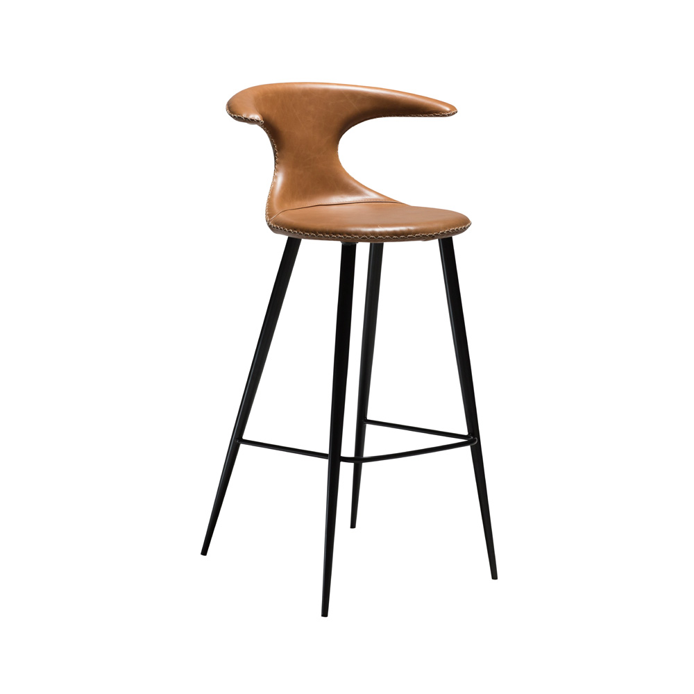Danform_FLAIR_BAR_STOOL_baarituoli_vintage_light_brown_art_leather_w_round_black_legs_01 - Edella