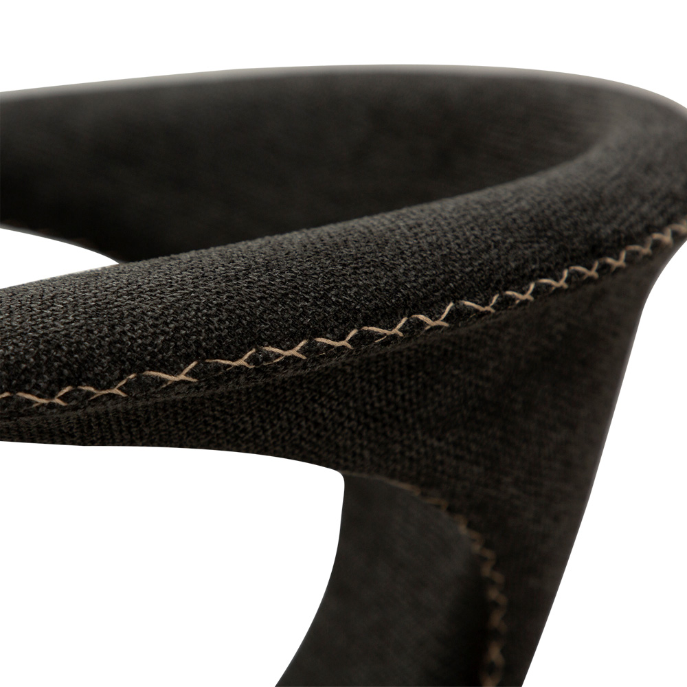 Danform_FLAIR_CHAIR_ravintolatuoli_kahvilatuoli_crow_black_fabric_kangas_mustilla_metallijaloilla_06 - Edella