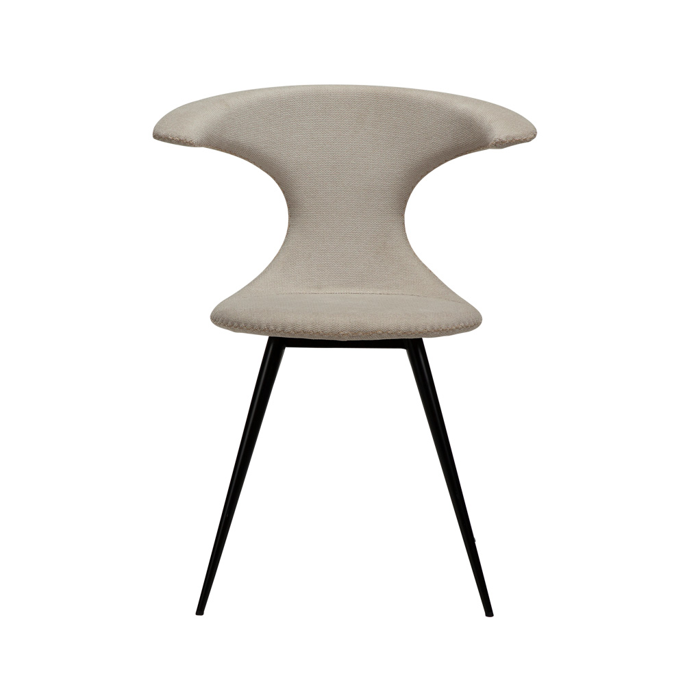 Danform_FLAIR_CHAIR_ravintolatuoli_kahvilatuoli_desert_sand_fabric_kangas_mustilla_metallijaloilla_02 - Edella