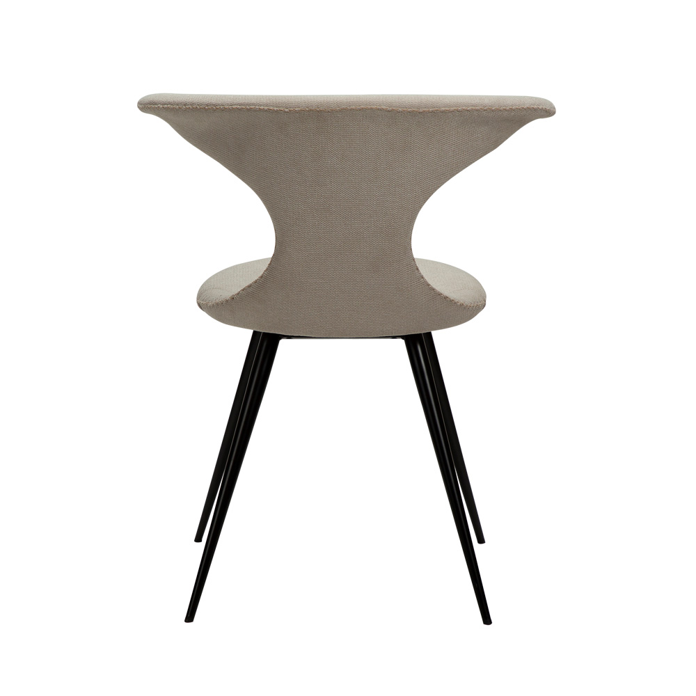 Danform_FLAIR_CHAIR_ravintolatuoli_kahvilatuoli_desert_sand_fabric_kangas_mustilla_metallijaloilla_04 - Edella