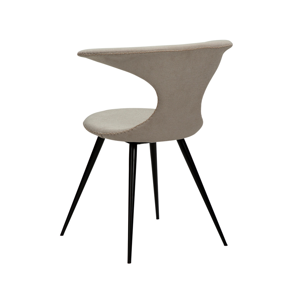 Danform_FLAIR_CHAIR_ravintolatuoli_kahvilatuoli_desert_sand_fabric_kangas_mustilla_metallijaloilla_05 - Edella
