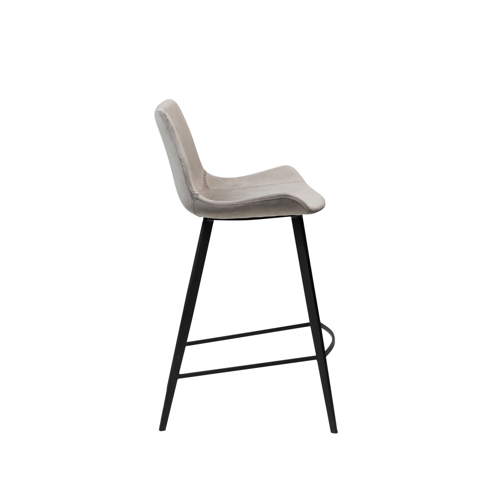 Danform_HYPE_COUNTER_STOOL_baarituoli_matala_alu_velvet_w_black_legs_05 - Edella