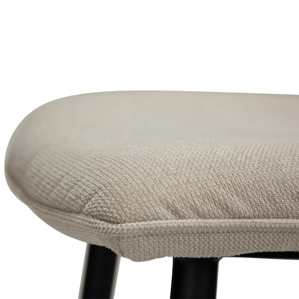 Danform_JOIN_Bar_Stool_korkea_baarituoli_kokoverhoiltu_kangas_desert_sand_fabric_metallijalat_07 - Edella