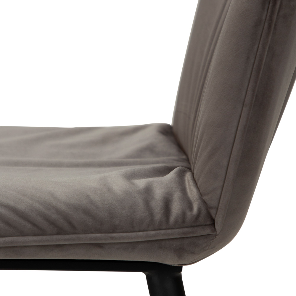 Danform_JOIN_Bar_Stool_korkea_baarituoli_kokoverhoiltu_sametti_alu_velvet_metallijalat_07 - Edella