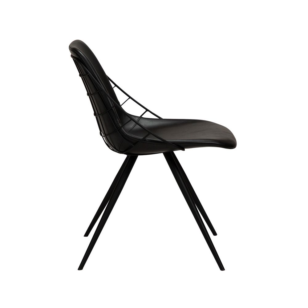 Danform_SWAY_chair_ravintolatuoli_kahvilatuoli_kokoverhoiltu_vintage_black_art_leather_keinonahka_mustat_metallijalat_03 - Edella
