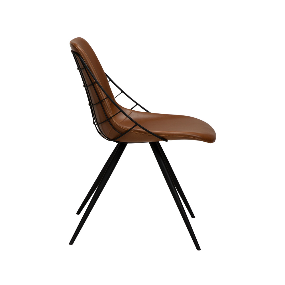 Danform_SWAY_chair_ravintolatuoli_kahvilatuoli_kokoverhoiltu_vintage_light_brown_art_leather_keinonahka_mustat_metallijalat_03 - Edella