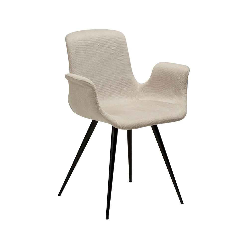 Danform_THICC_armchair_ravintolatuoli_kahvilatuoli_kokoverhoiltu_kangas_desert_sand_käsinojallinen_metallijalat_01 - Edella