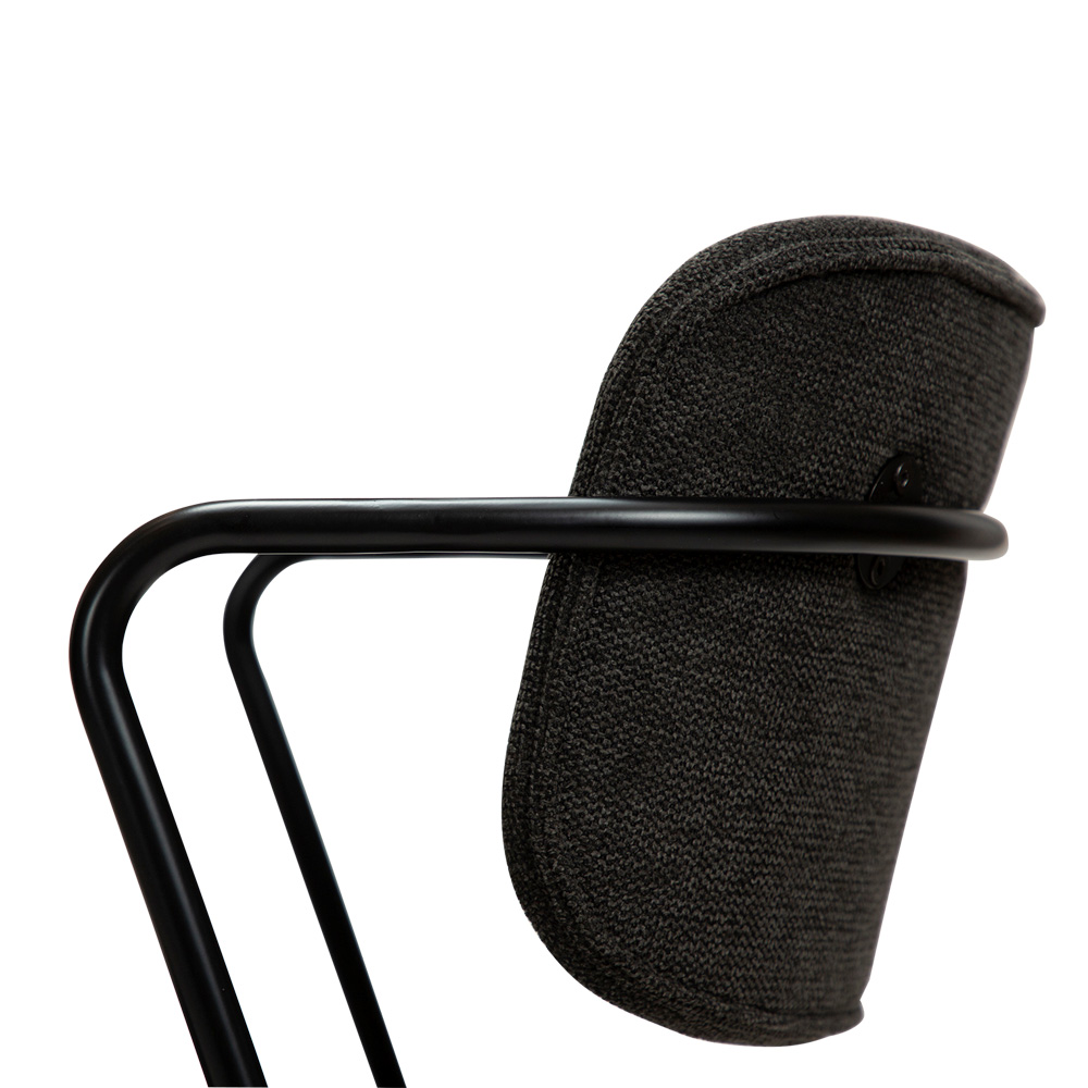 Danform_Zed_chair_ravintolatuoli_kahvilatuoli_kangas_Crow_black_käsinojallinen_putkijaloilla_07 - Edella