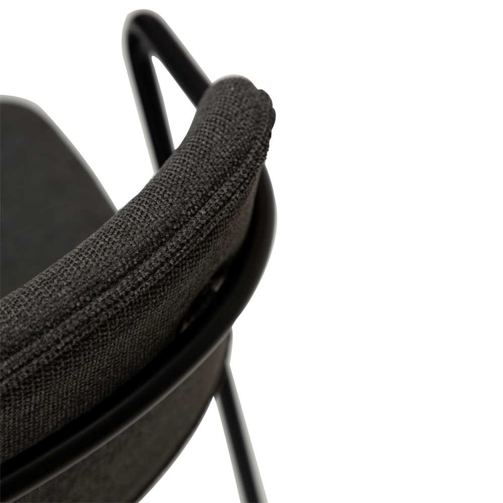 Danform_Zed_chair_ravintolatuoli_kahvilatuoli_kangas_Crow_black_käsinojallinen_putkijaloilla_08 - Edella
