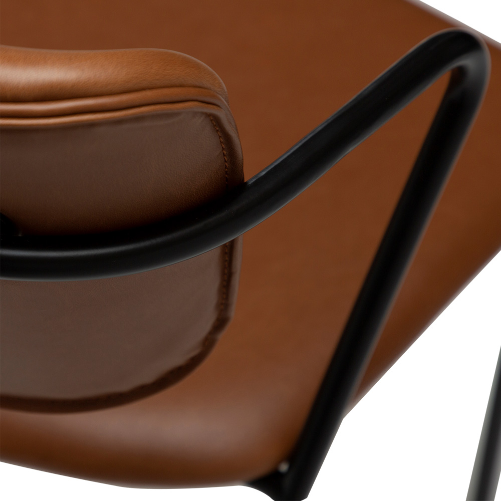 Danform_Zed_chair_ravintolatuoli_kahvilatuoli_keinonahka_vintage_light_brown_käsinojallinen_putkijaloilla_07 - Edella
