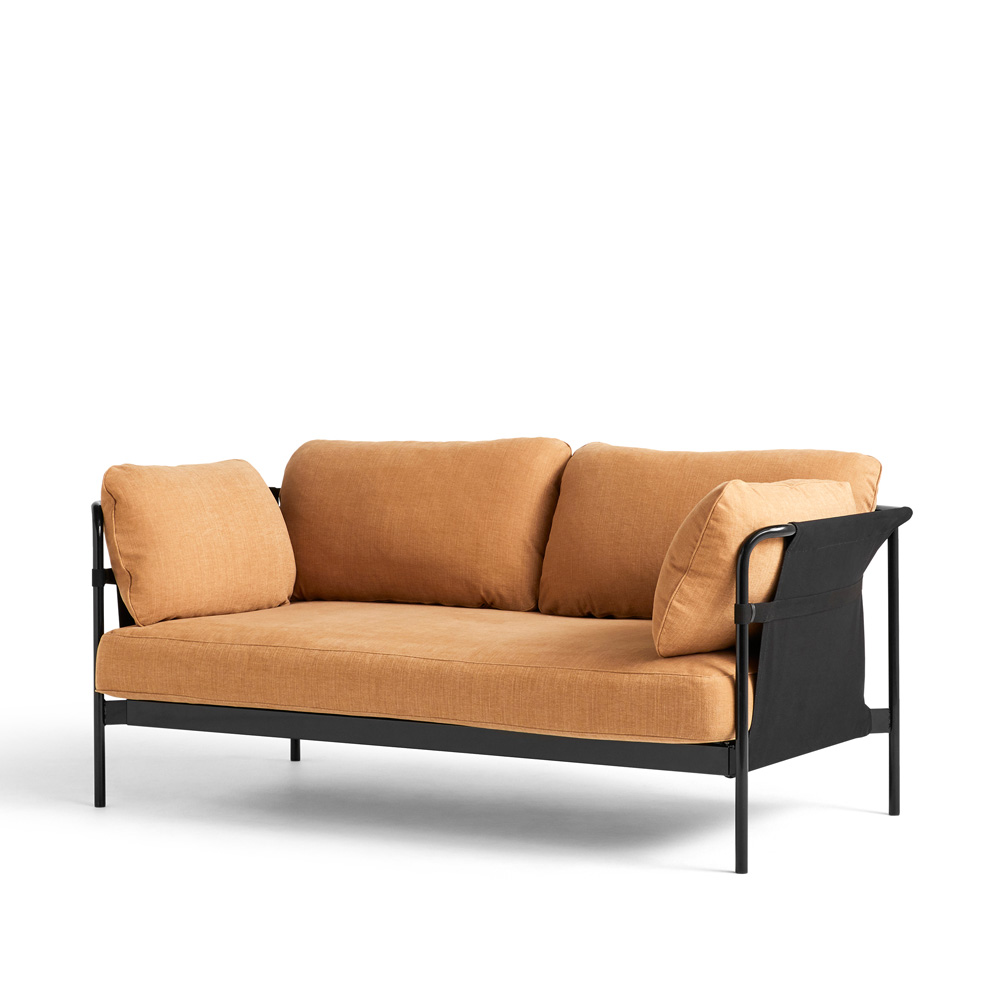 Hay_CAN_2-SEATER_kahden_istuttava_sohva_oranssi-musta _kangas_mustat_putkijalat_01 - Edella