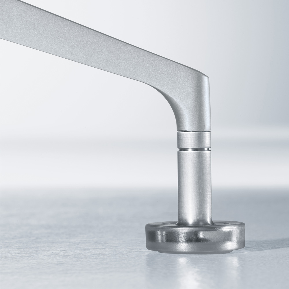 Interstuhl_Silver_101S_neuvottelutuoli_kokoustuoli_asiakastuoli_harjattu_alumiini_musta_nahka_11 - Edella