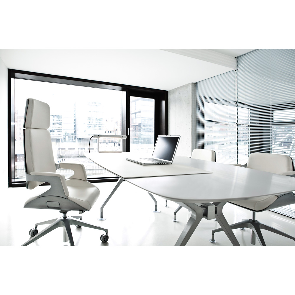 Interstuhl_Silver_101S_neuvottelutuoli_kokoustuoli_asiakastuoli_harjattu_alumiini_valkoinen_nahka_01 - Edella