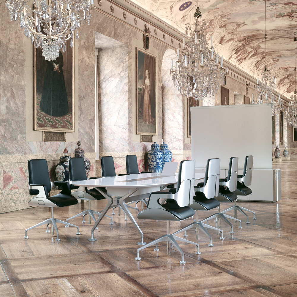 Interstuhl_Silver_151S_neuvottelutuoli_kokoustuoli_asiakastuoli_harjattu_alumiini_musta_nahka_13 - Edella