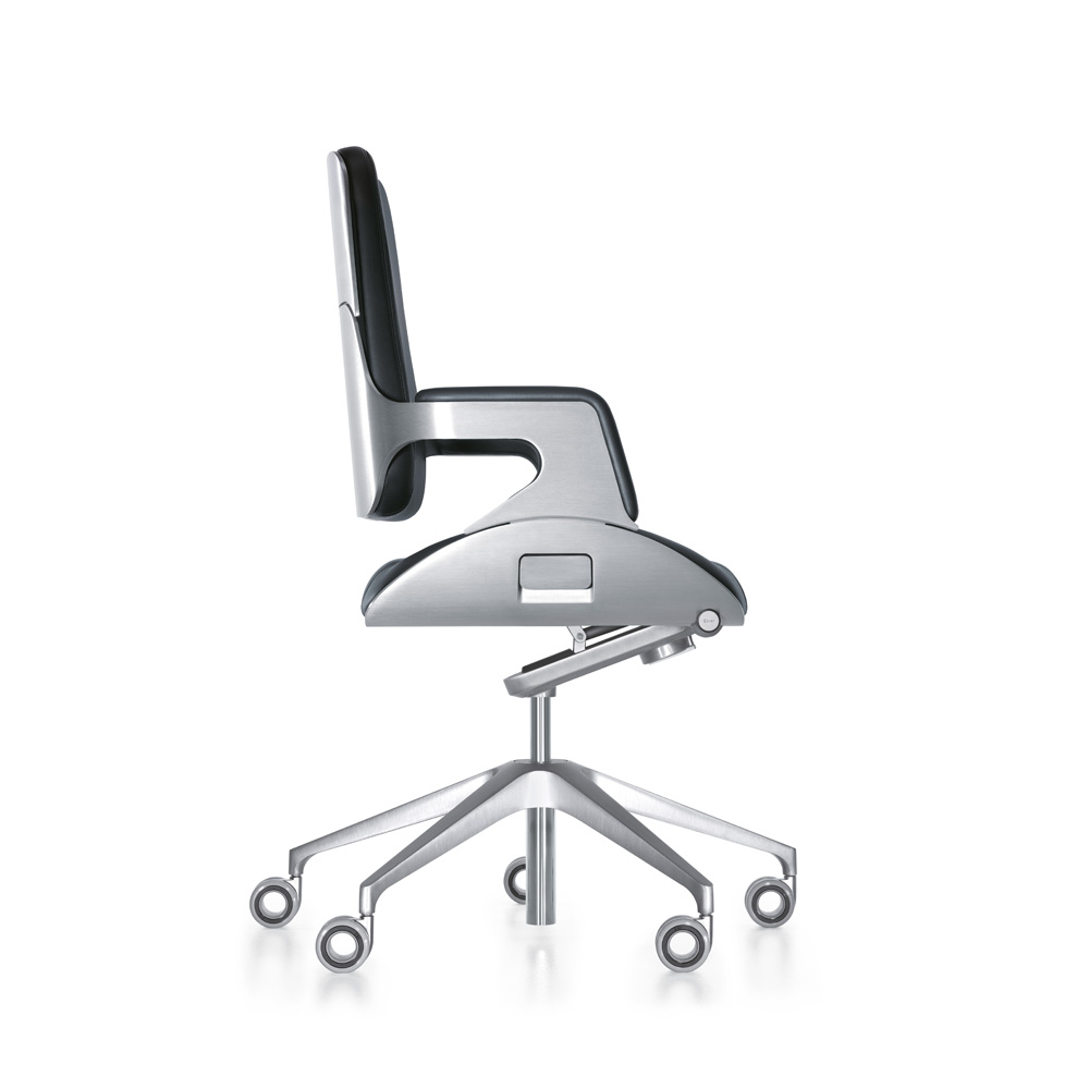 Interstuhl_Silver_262S_työtuoli_toimistotuoli_synchro-mekanismi_kokoustuoli_neuvottelutuoli_harjattu_alumiini_musta_nahka_04 - Edella