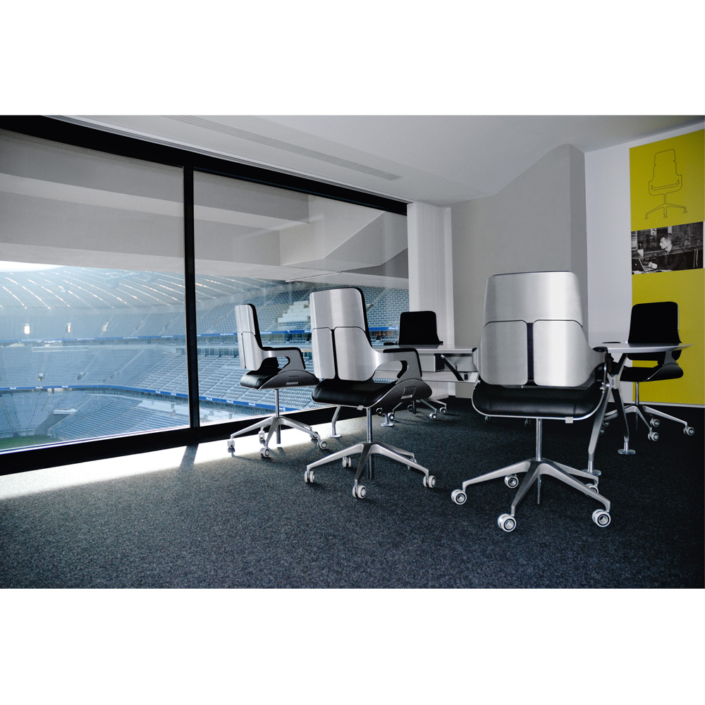 Interstuhl_Silver_262S_työtuoli_toimistotuoli_synchro-mekanismi_kokoustuoli_neuvottelutuoli_harjattu_alumiini_musta_nahka_07 - Edella