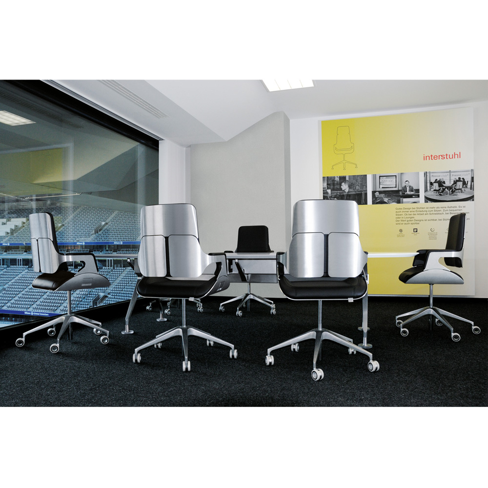 Interstuhl_Silver_262S_työtuoli_toimistotuoli_synchro-mekanismi_kokoustuoli_neuvottelutuoli_harjattu_alumiini_musta_nahka_08 - Edella