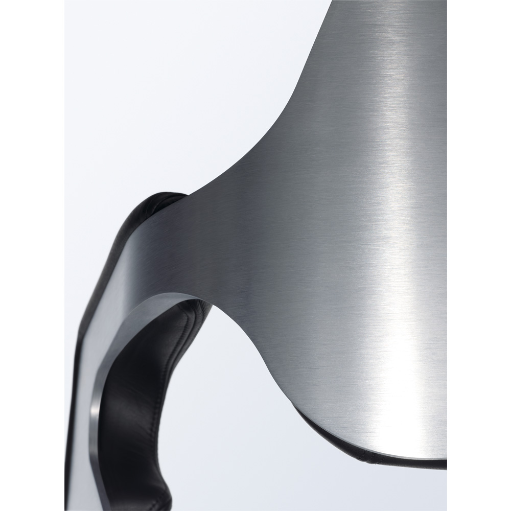 Interstuhl_Silver_362S_johtajantuoli_työtuoli_toimistotuoli_neuvottelutuoli_kokoustuoli_harjattu_alumiini_musta_nahka_14 - Edella