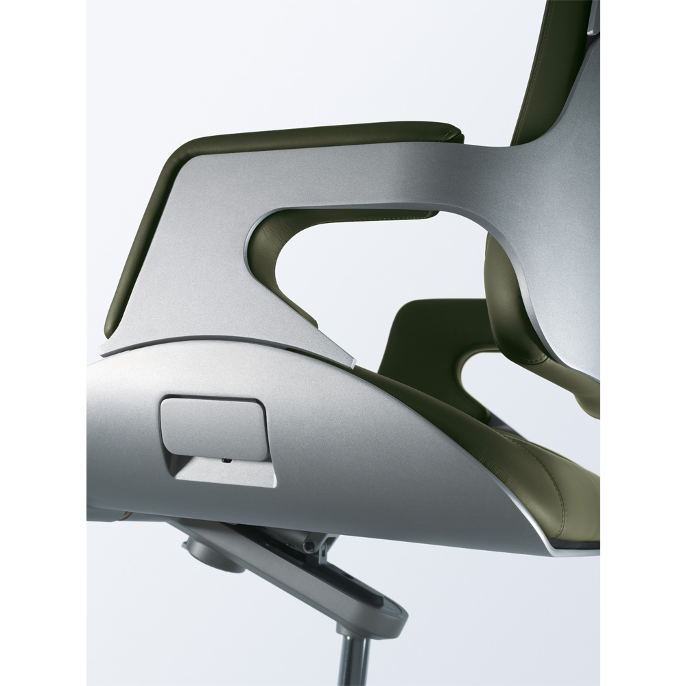Interstuhl_Silver_362S_johtajantuoli_työtuoli_toimistotuoli_neuvottelutuoli_kokoustuoli_hiekkapuhallettu_alumiini_oliivi_nahka_05 - Edella
