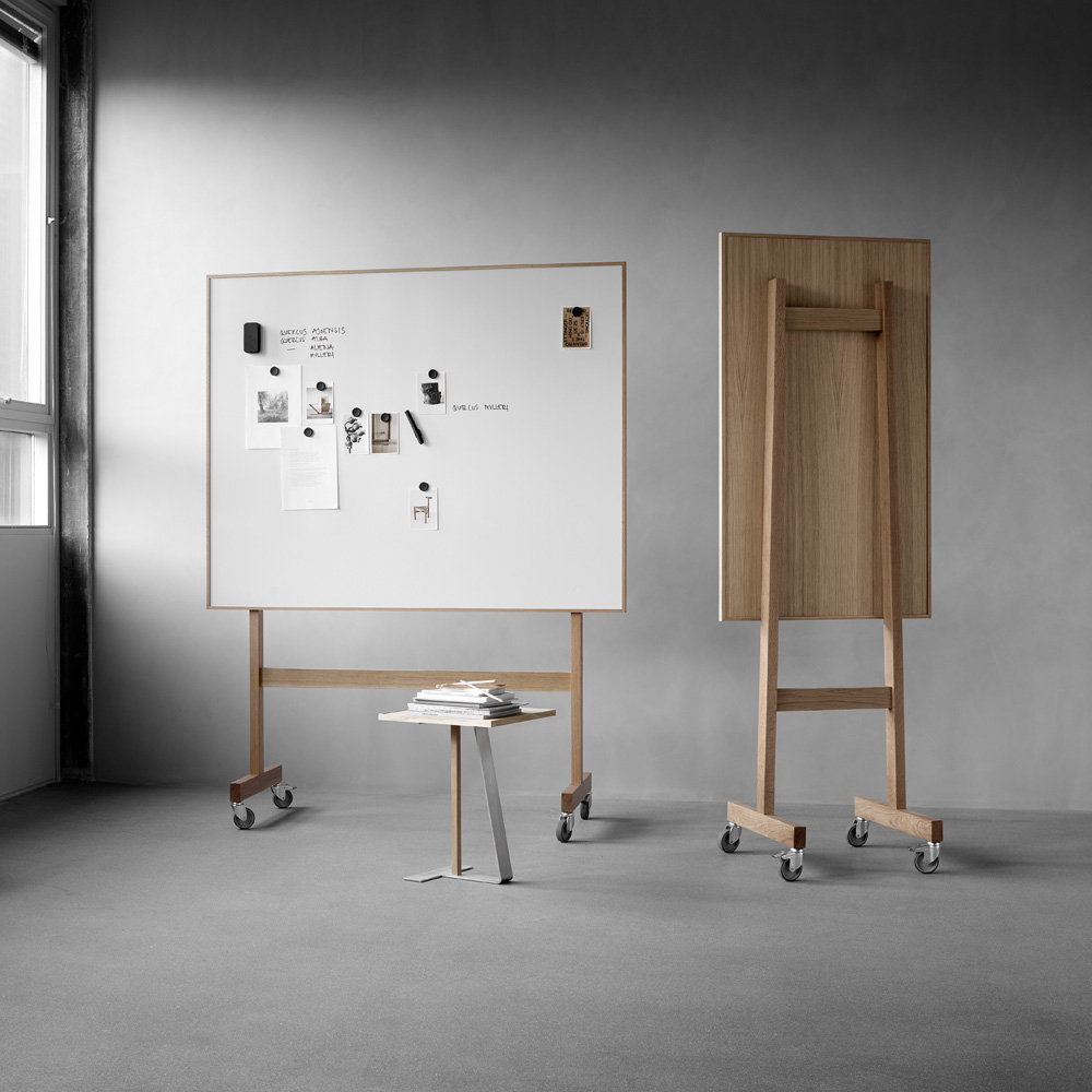 Lintex_Wood_mobile_whiteboard_valkotaulu_kirjoitustaulu_puukehyksellä_tammi_puujaloilla_pyörillä_liikuteltava_siirrettävä_02 - Edella