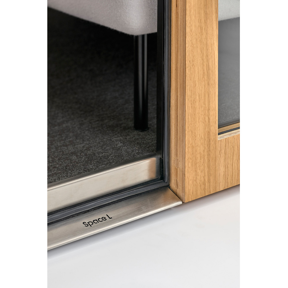 MuteDesign_Space_L_ilmastoitu_vetäytymistila_hiljainen_huone_neljälle_hengelle_tila_tilassa_kokoushuone_11 - Edella