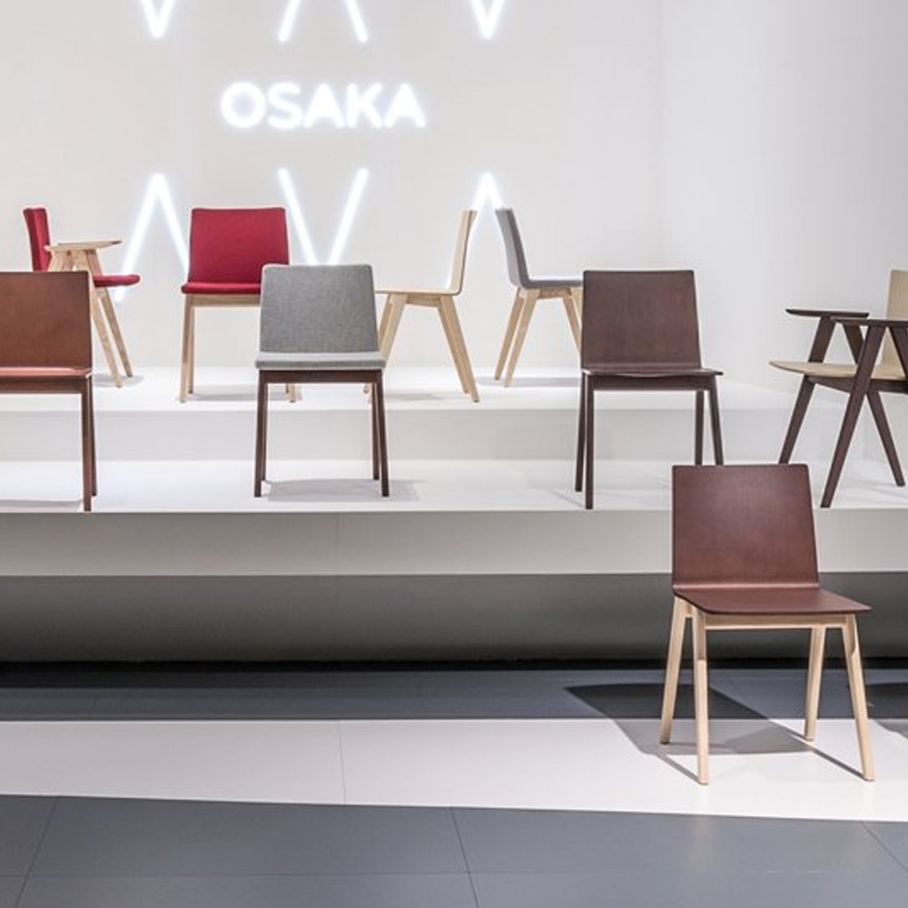 Pedrali_OSAKA_2810_Puutuoli_Ravintolatuoli_kahvilatuoli_neuvottelutuoli_kokoustuoli_saarni_istuimella_puujalat_12 - Edella