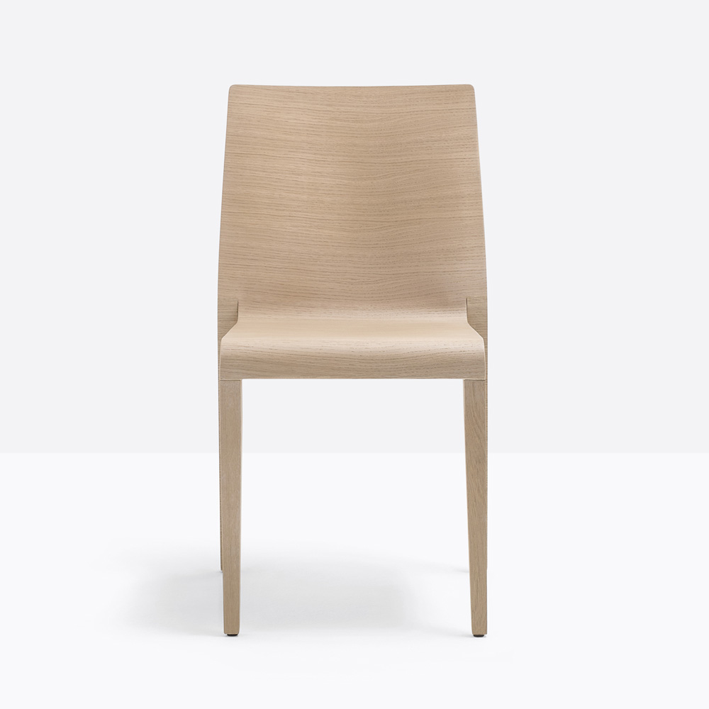 Pedrali_YOUNG_421_Puutuoli_tammi_ravintolatuoli_kahvilatuoli_ruokapöydän_tuoli_pinoutuva_04 - Edella