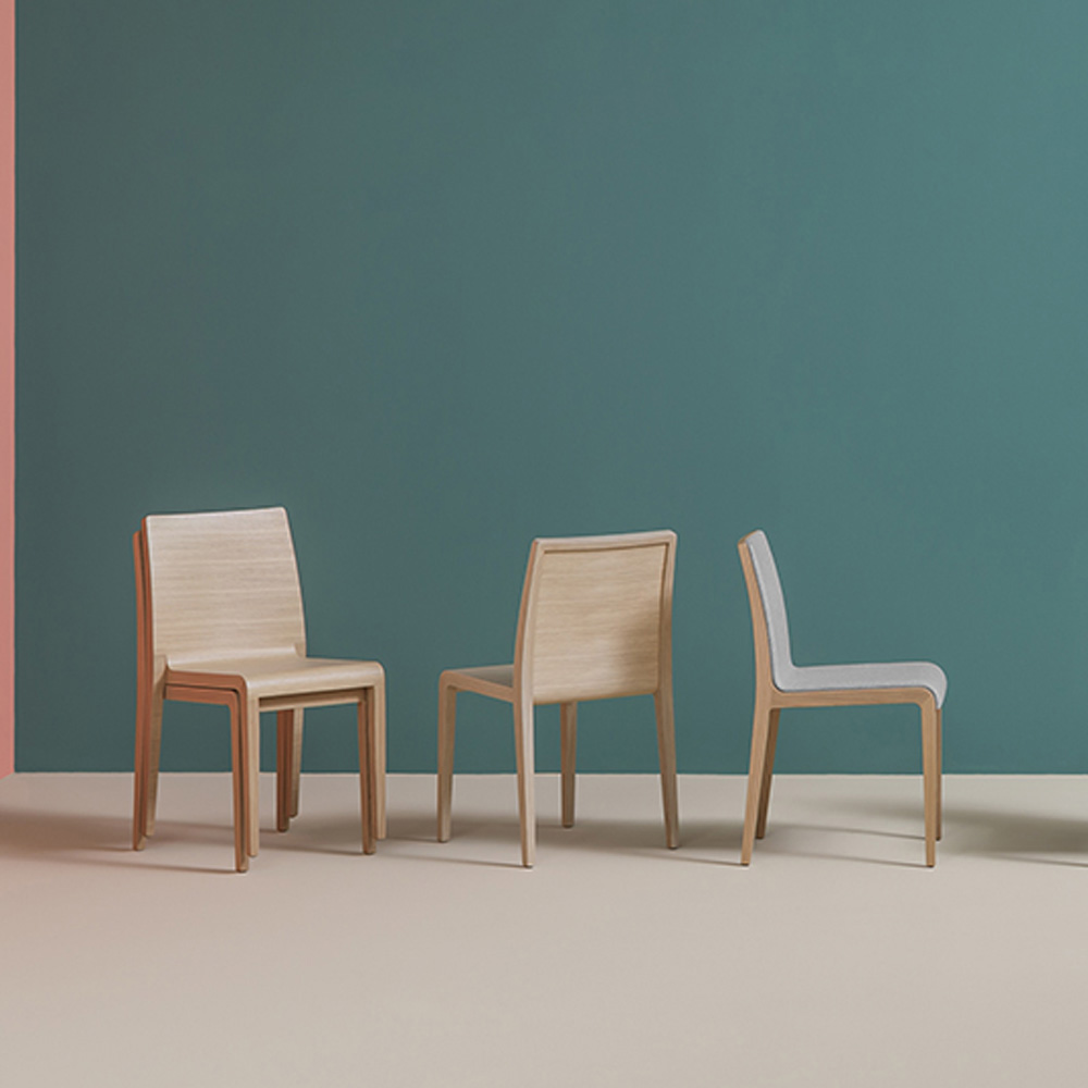 Pedrali_YOUNG_421_Puutuoli_tammi_ravintolatuoli_kahvilatuoli_ruokapöydän_tuoli_pinoutuva_05 - Edella