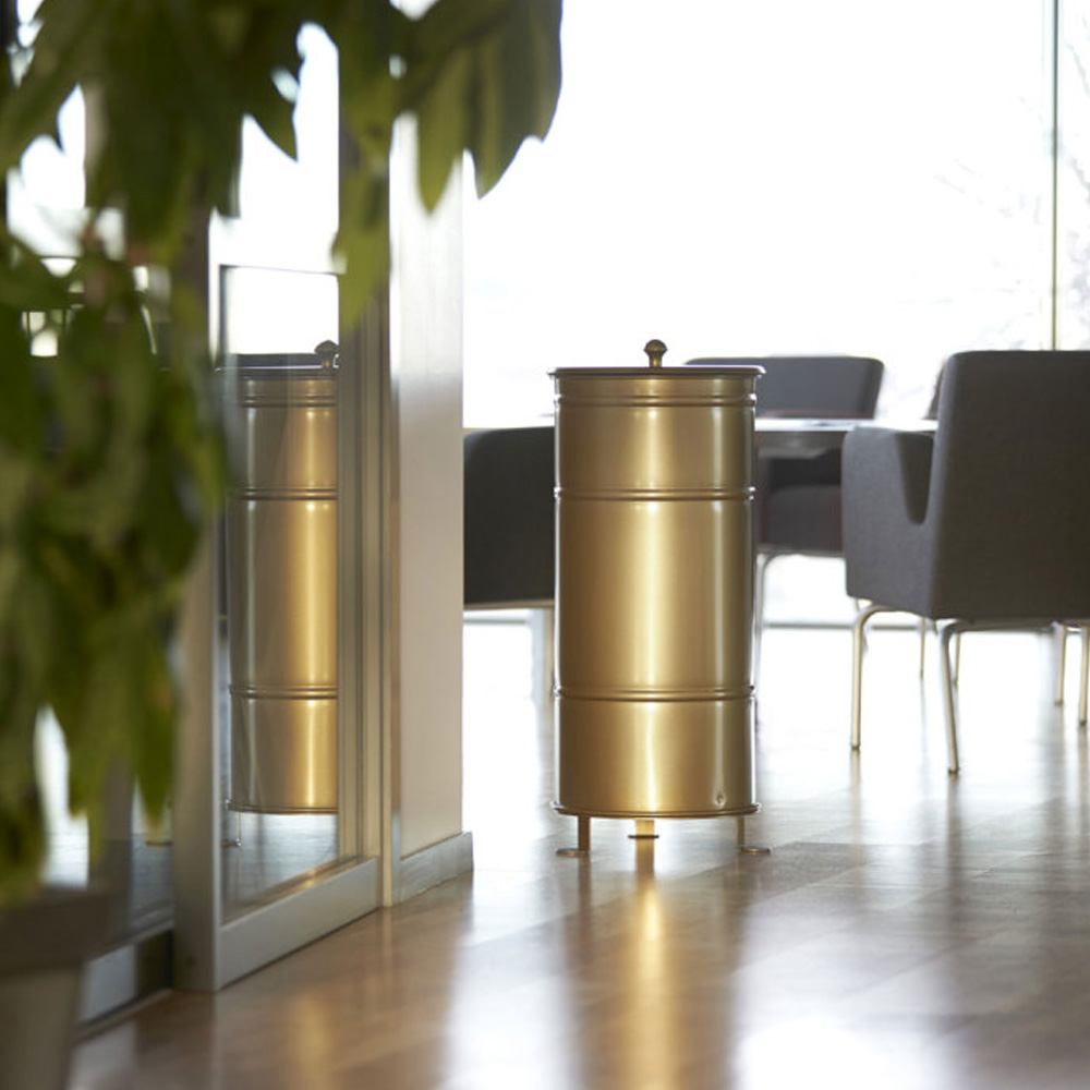 Prima_office_BROOKLYN_BIN_WITH_FEET_BB1GOLD_kultainen_kierrätysastia_roskakori_06 - Edella