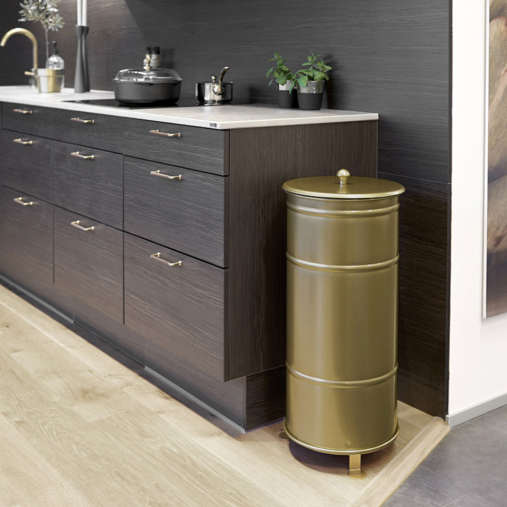 Prima_office_BROOKLYN_BIN_WITH_FEET_BB1GOLD_kultainen_kierrätysastia_roskakori_07 - Edella