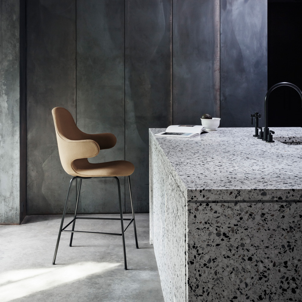 &Tradition_CATCH_BAR_STOOL_JH17_korkea_baarituoli_teräsjalat_putkijalat_kokoverhoiltu_04 - Edella