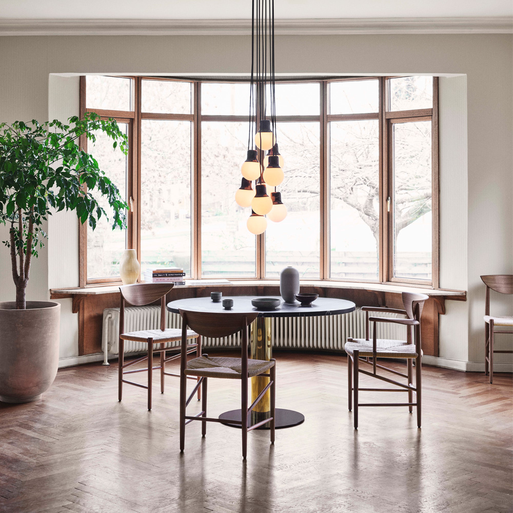 &Tradition_DRAWN_CHAIR_WITH_ARMREST_HM4_ravintolatuoli_kahvilatuoli_ruokapöydäntuoli_tammituoli_puutuoli_paperinaruistuin_käsinojallinen_09 - Edella &Tradition Drawn chair HM4