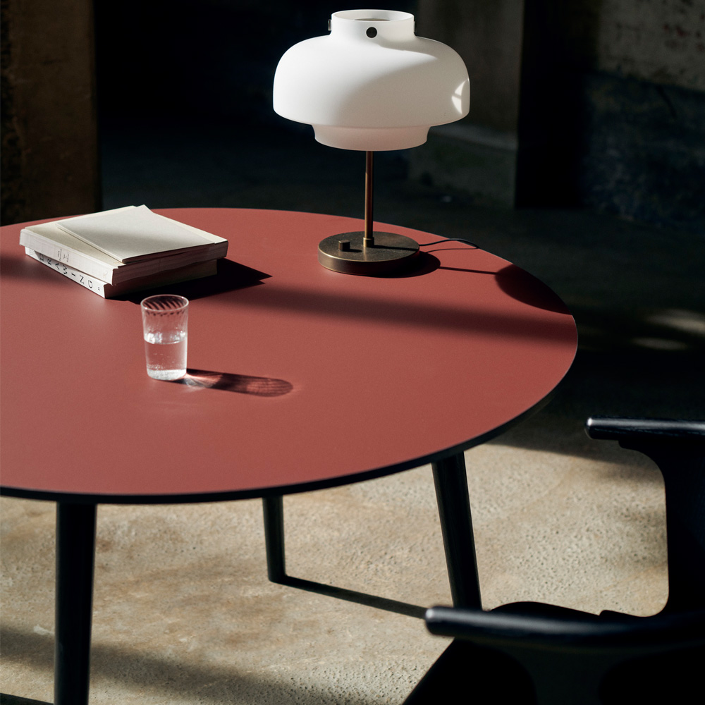 &Tradition_IN_BETWEEN_CHAIR_SK1_ravintolatuoli_kahvilatuoli_ruokapöydäntuoli_designtuoli_puutuoli_tammituoli_10 - Edella &Tradition In Between ituoli SK1