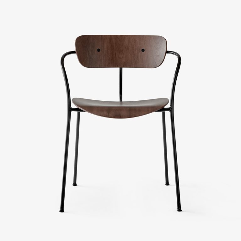 &Tradition Pavilion Chair AV2 Lacquered Walnut