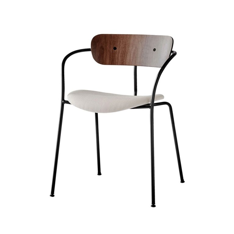 &Tradition Pavilion Chair AV4 Lacquered Walnut