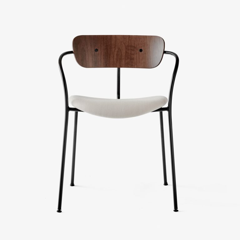 &Tradition Pavilion Chair AV4 Lacquered Walnut