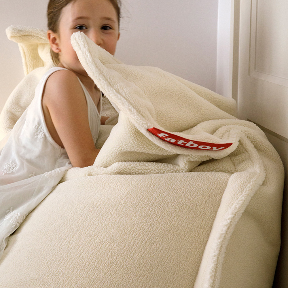 Fatboy_Original_Slim_Teddy_Super_soft_beanbag_Off_White_valkoinen_pehmeä_alkuperäinen_säkkituoli_sisätiloihin_05 - Edella
