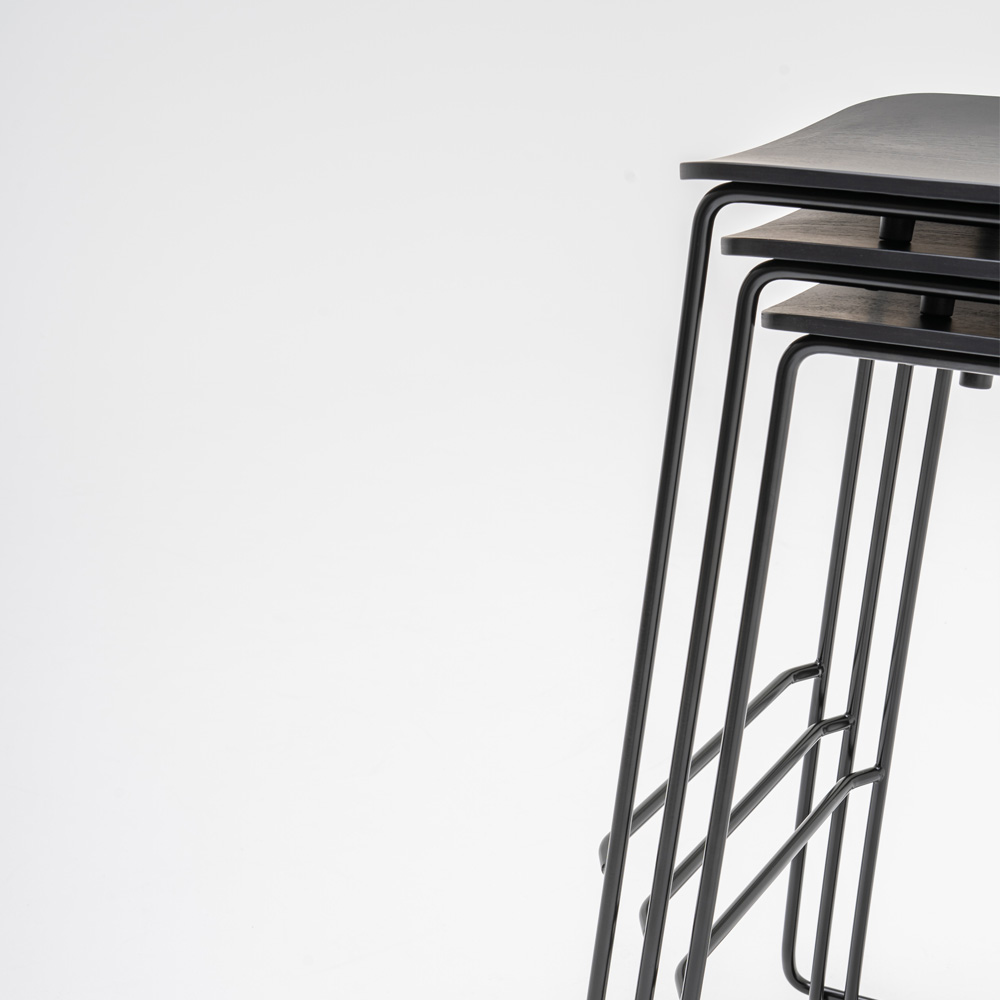 MDD_Afi_High_Stool_korkea_tuoli_baarituoli_ravintolatuoli_kelkkajalkainen_tammi_putki_108 - Edella